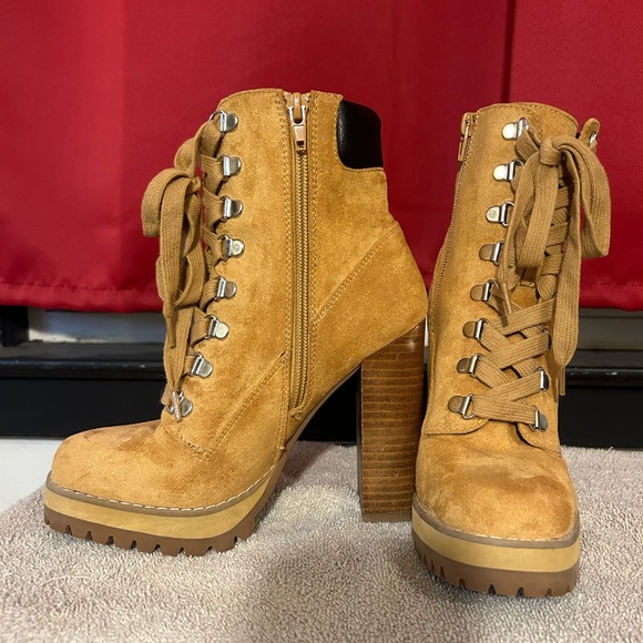 Steve Madden squared toe boot. Size 6. Worn once. - Picture 2 of 7